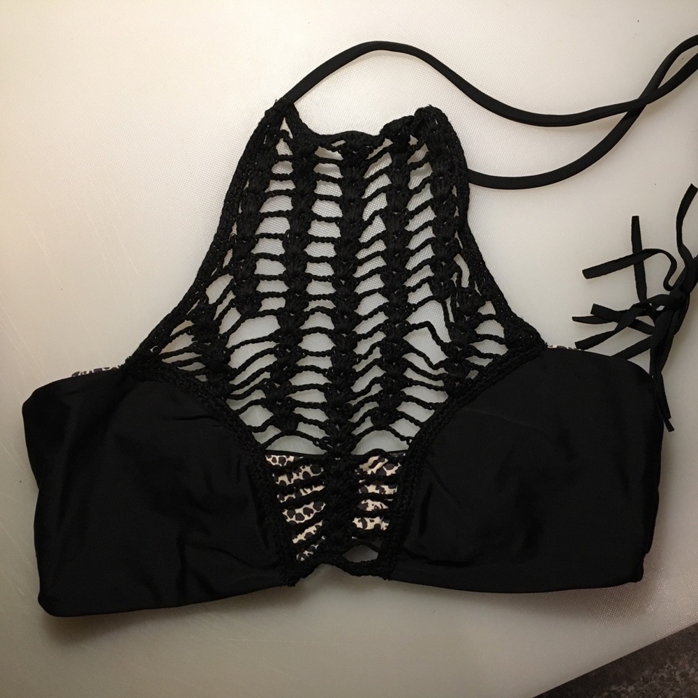 Acacia Black Top